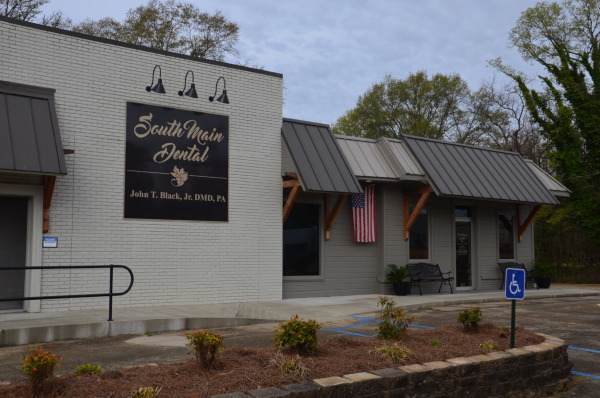 Photo of South Main Dental's office